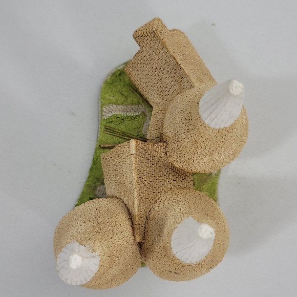 David Winter Cottage - 1981 - Triple Oast - Picture 8 of 14